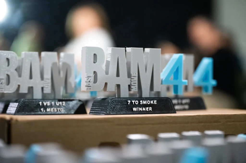 Pokali Bast'a'move 4 za zmagovalce kategorij 1 na 1 U12 in 7 to smoke